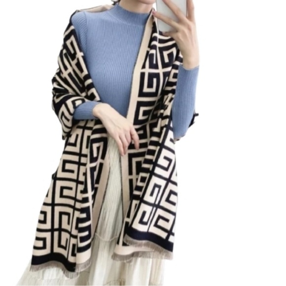 Black and Cream Shawl or scarf - Picture 2 of 2